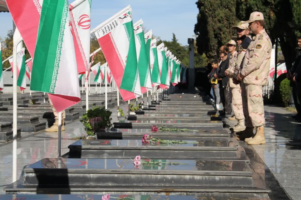 گلزار شهدای آستارا گلباران شد گلزار شهدای آستارا گلباران شد