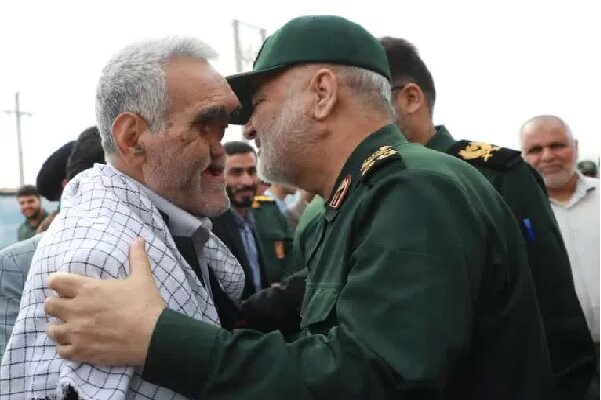 فرمانده سپاه پاسداران با رئیس حوزههای علمیه کشور دیدار کرد