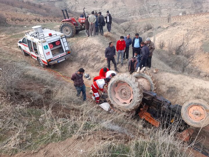 دو نفر بر اثر واژگونی تراکتور در روستای قره‌نوده جان باختند