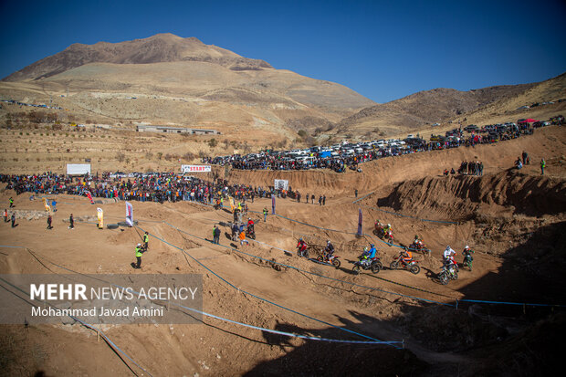 مسابقات موتورسواری اندرو چند جانبه _ قزوین