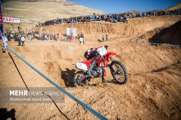 مسابقات موتورسواری اندرو چند جانبه _ قزوین