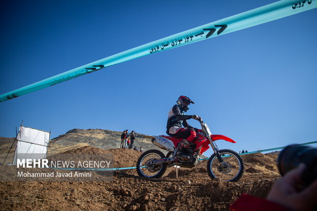 مسابقات موتورسواری اندرو چند جانبه _ قزوین