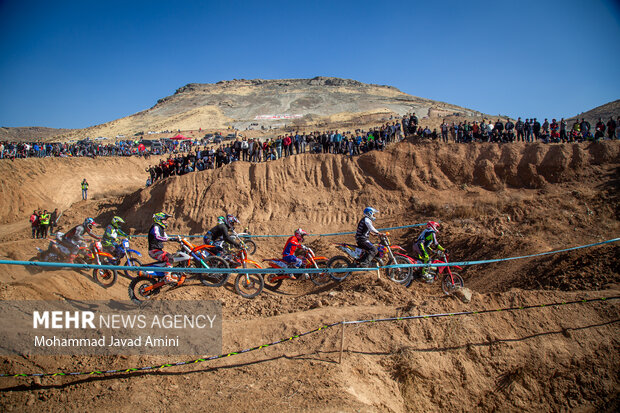 مسابقات موتورسواری اندرو چند جانبه _ قزوین