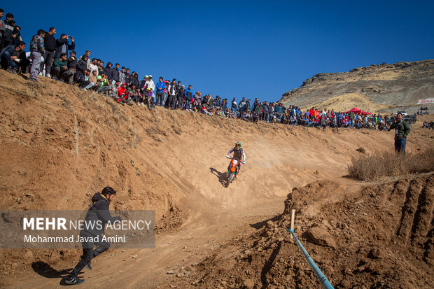 مسابقات موتورسواری اندرو چند جانبه _ قزوین