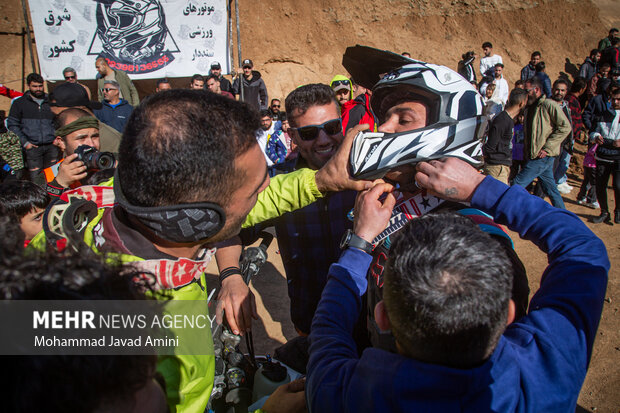 مسابقات موتورسواری اندرو چند جانبه _ قزوین