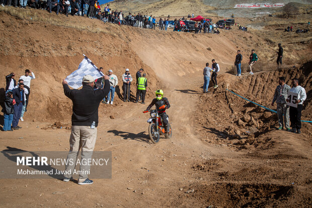 مسابقات موتورسواری اندرو چند جانبه _ قزوین