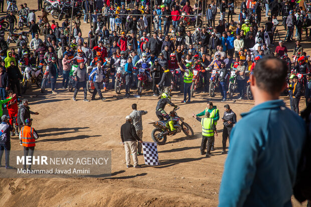 مسابقات موتورسواری اندرو چند جانبه _ قزوین