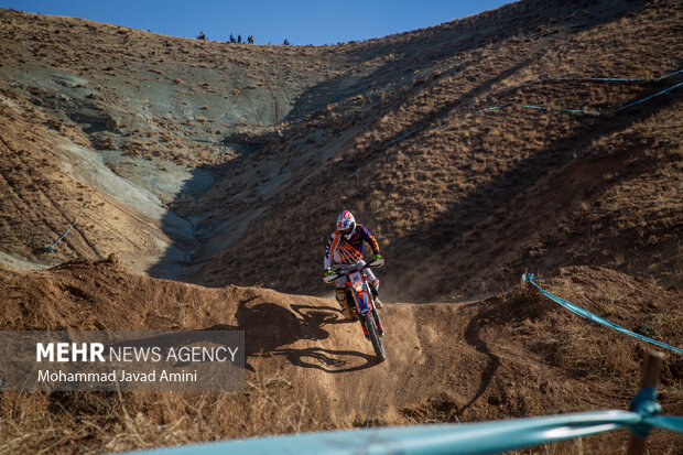 مسابقات موتورسواری اندرو چند جانبه _ قزوین