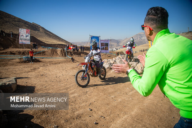 مسابقات موتورسواری اندرو چند جانبه _ قزوین