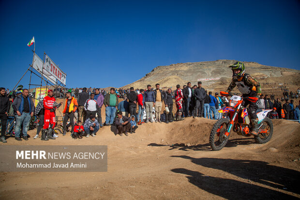 مسابقات موتورسواری اندرو چند جانبه _ قزوین