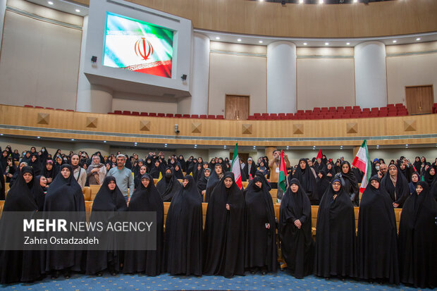 همایش بین‌المللی همبستگی جهانی زنان علیه نسل‌کشی رژیم صهیونیستی با عنوان «اشک مریم» همزمان با ۲۵ نوامبر روز جهانی رفع خشونت علیه زنان با حضور میهمانان داخلی و خارجی، جمعی از زنان اندیشمند و کنشگر بین‌المللی بعدازظهر امروز ۴ آذر ۱۴۰۲ در سالن اجلاس سران در تهران برگزار شد