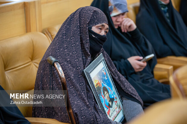 همایش بین‌المللی همبستگی جهانی زنان علیه نسل‌کشی رژیم صهیونیستی با عنوان «اشک مریم» همزمان با ۲۵ نوامبر روز جهانی رفع خشونت علیه زنان با حضور میهمانان داخلی و خارجی، جمعی از زنان اندیشمند و کنشگر بین‌المللی بعدازظهر امروز ۴ آذر ۱۴۰۲ در سالن اجلاس سران در تهران برگزار شد