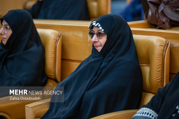 انسیه خزعلی معاون امور زنان و خانواده رئیس‌جمهور ایران در همایش بین المللی"اشک مریم" حضور دارد 