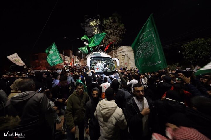 Esir takasının ikinci aşamasında 39 Filistinli serbest bırakıldı Esir takasının ikinci aşamasında 39 Filistinli serbest bırakıldı