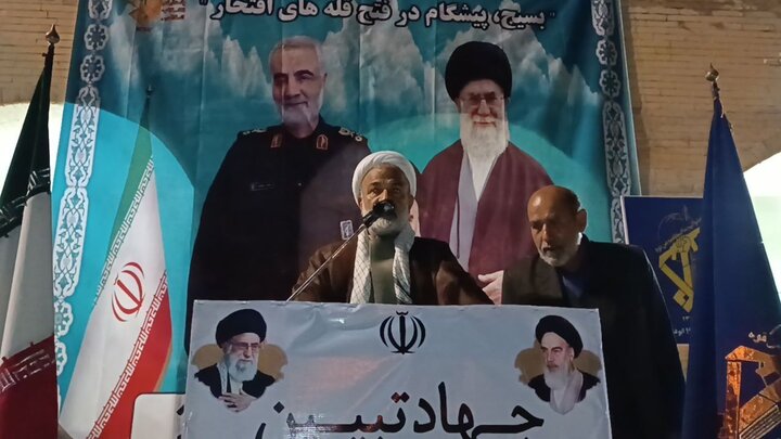 فلسفه وجودی تشکیل بسیج تبدیل شدن تهدیدها به فرصت بود فلسفه وجودی تشکیل بسیج تبدیل شدن تهدیدها به فرصت بود