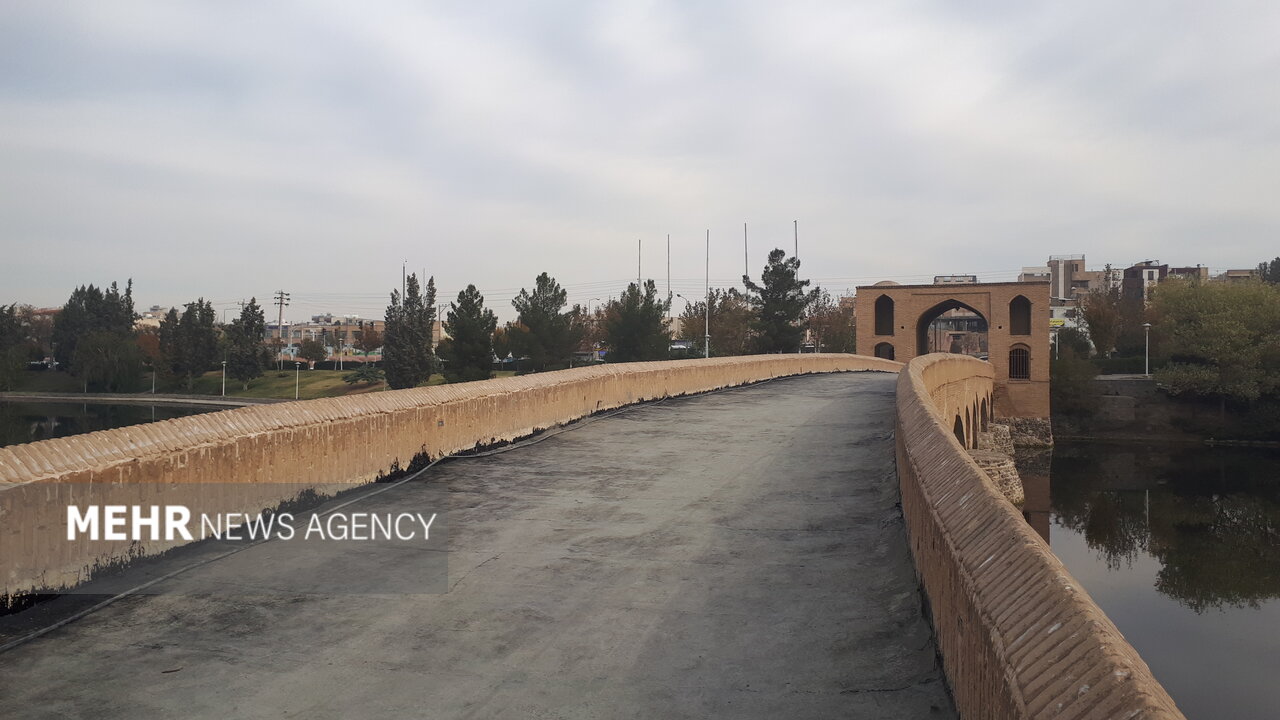  پل باستانی «شهرستان» در اصفهان آسفالت نشده است