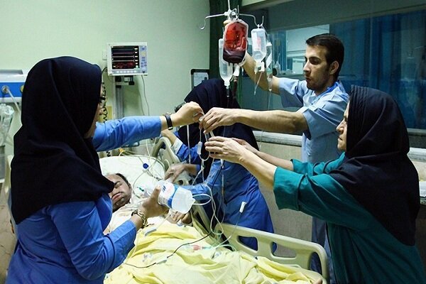 ساعت کار ۲۰ تومانی یا۲۰ دلاری/ پرستاران ایرانی بی‌سروصدا می‌روند