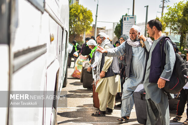 بازگرداندن بیش از۲۴هزار نفر از اتباع افغانستانی ازطریق مرز تایباد