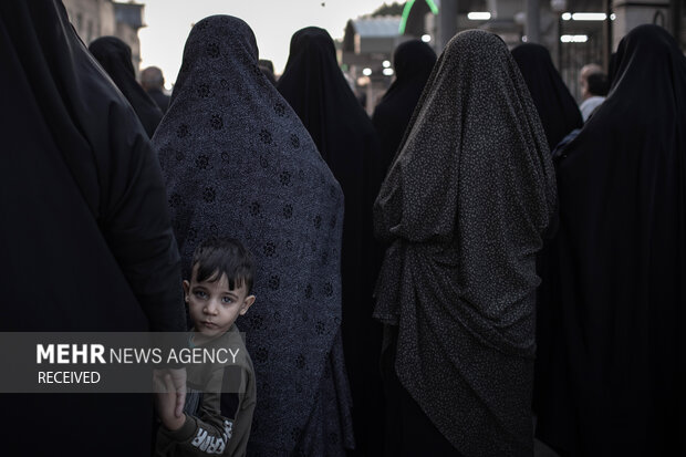 Imam Hussein shrine on eve of Hazrat Zahra martyrdom anniv.
