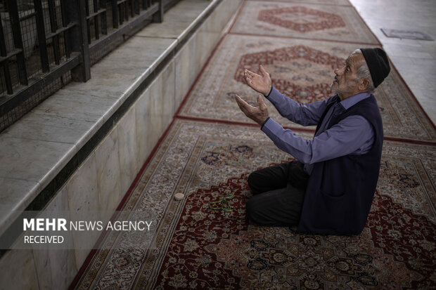 Imam Hussein shrine on eve of Hazrat Zahra martyrdom anniv.
