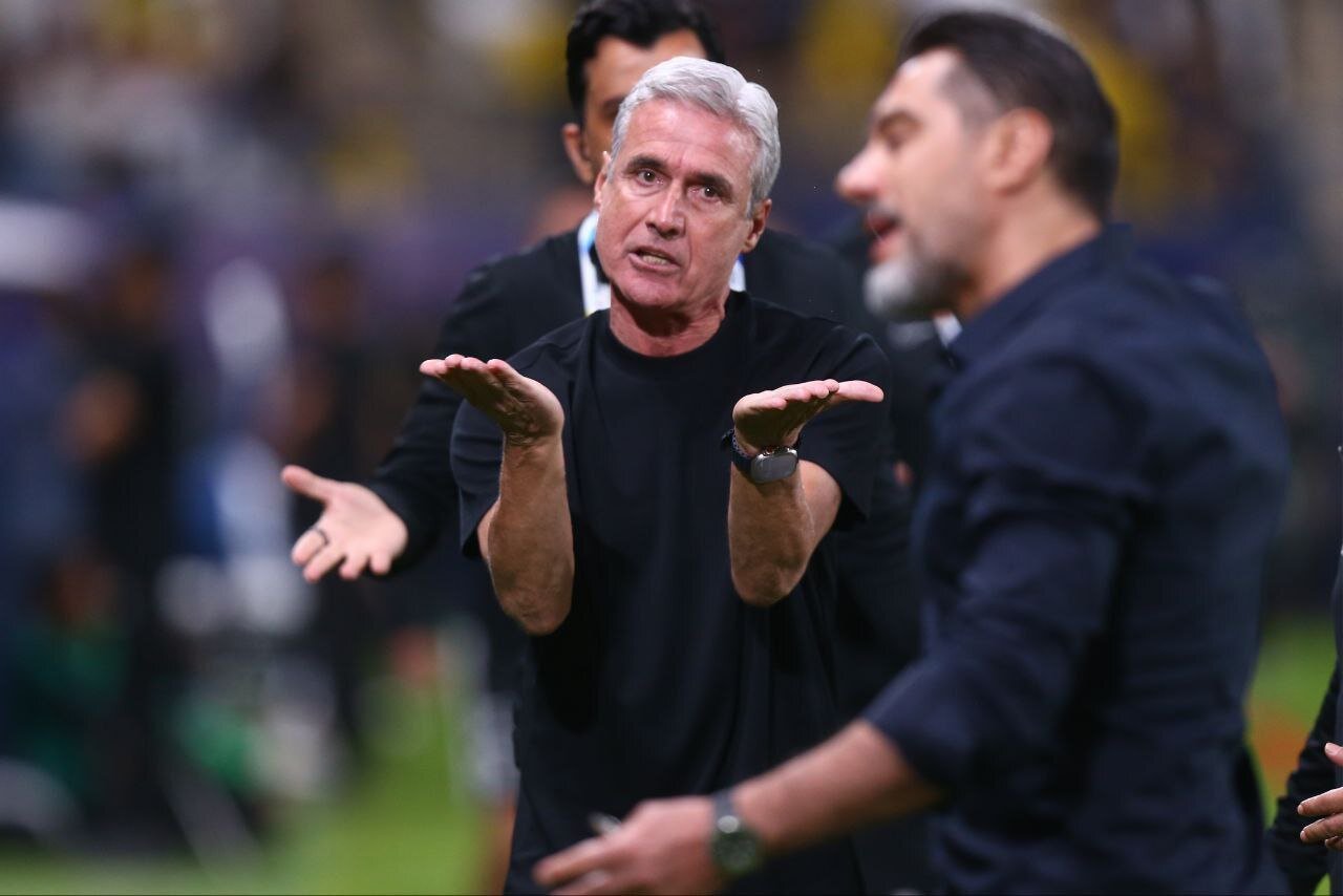 تصاویر درگیری لفظی سرمربی النصر با سرپرست پرسپولیس منتشر شد