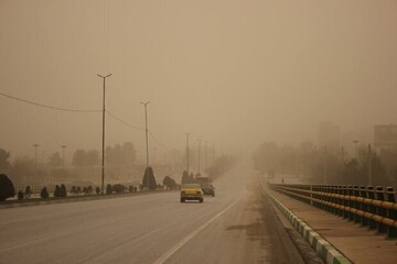 طوفان گرد و خاک دید رانندگان در جاده‌ سرخس را کاهش داد