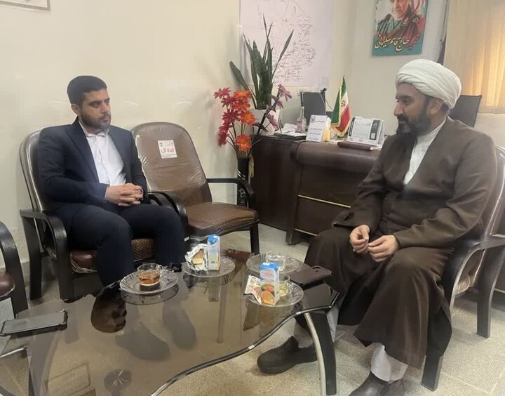 تصمیمگیری با همفکری و مشورت جامعه را به سمت رشد هدایت میکند