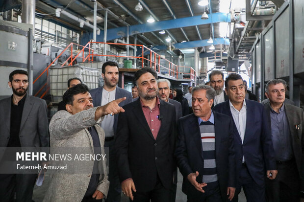 روح الله دهقانی فیروزآبادی معاون علمی و فناوری رئیس جمهور در مراسم رونمایی از محصول راهبردی نانو کاتالیست حضور دارد