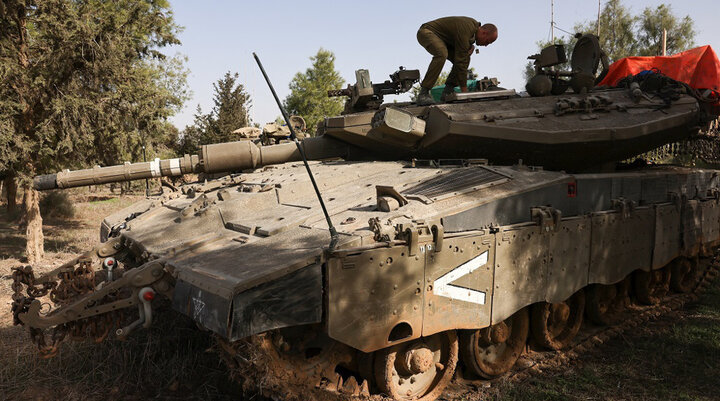Israeli tanks target areas in Gaza in violation of truce 