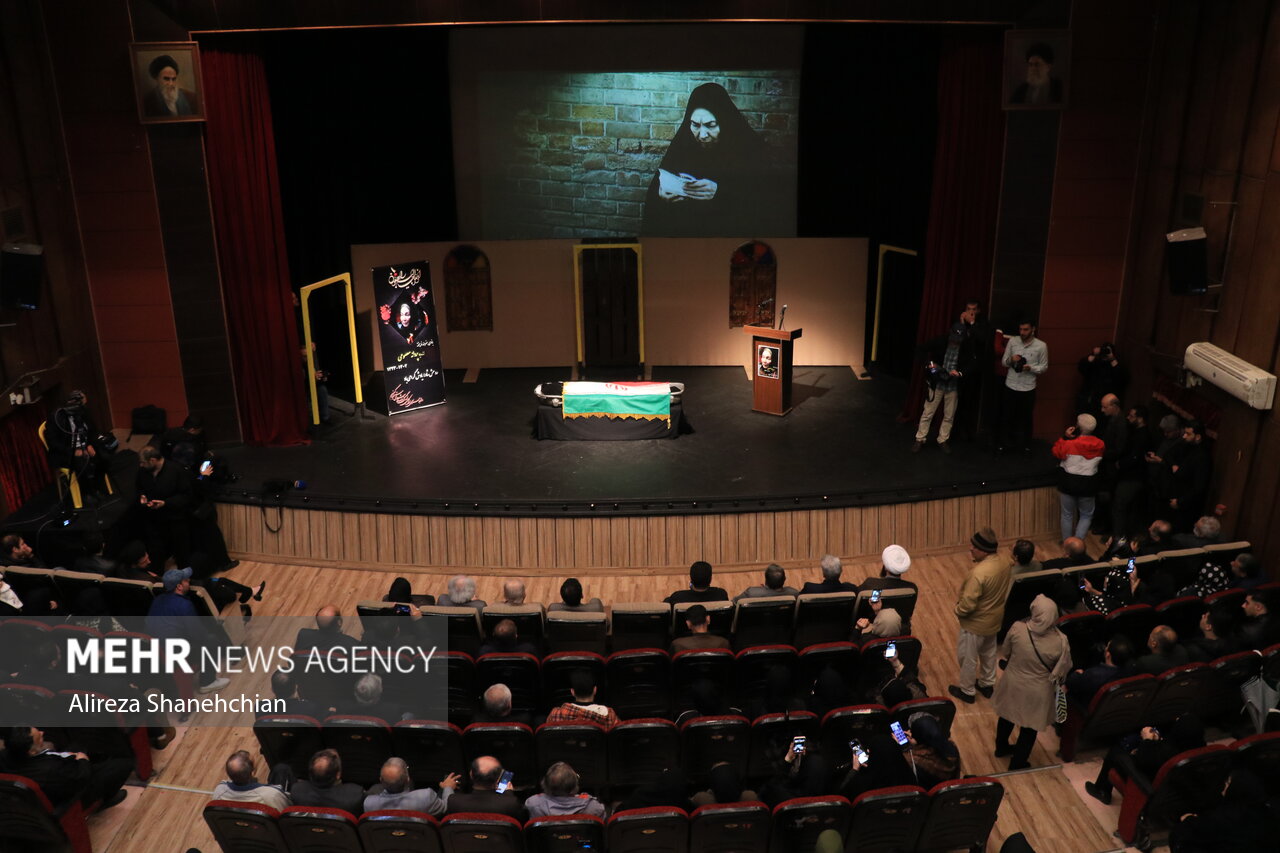 مراسم بدرقه پیکر زنده یاد «پروانه معصومی» در رشت مراسم بدرقه پیکر زنده یاد «پروانه معصومی» در رشت