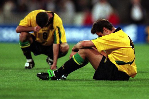 خاطره بازی با «سیبیلوهای» فوتبال ایران/ روزی که کره زمین سبک شد!