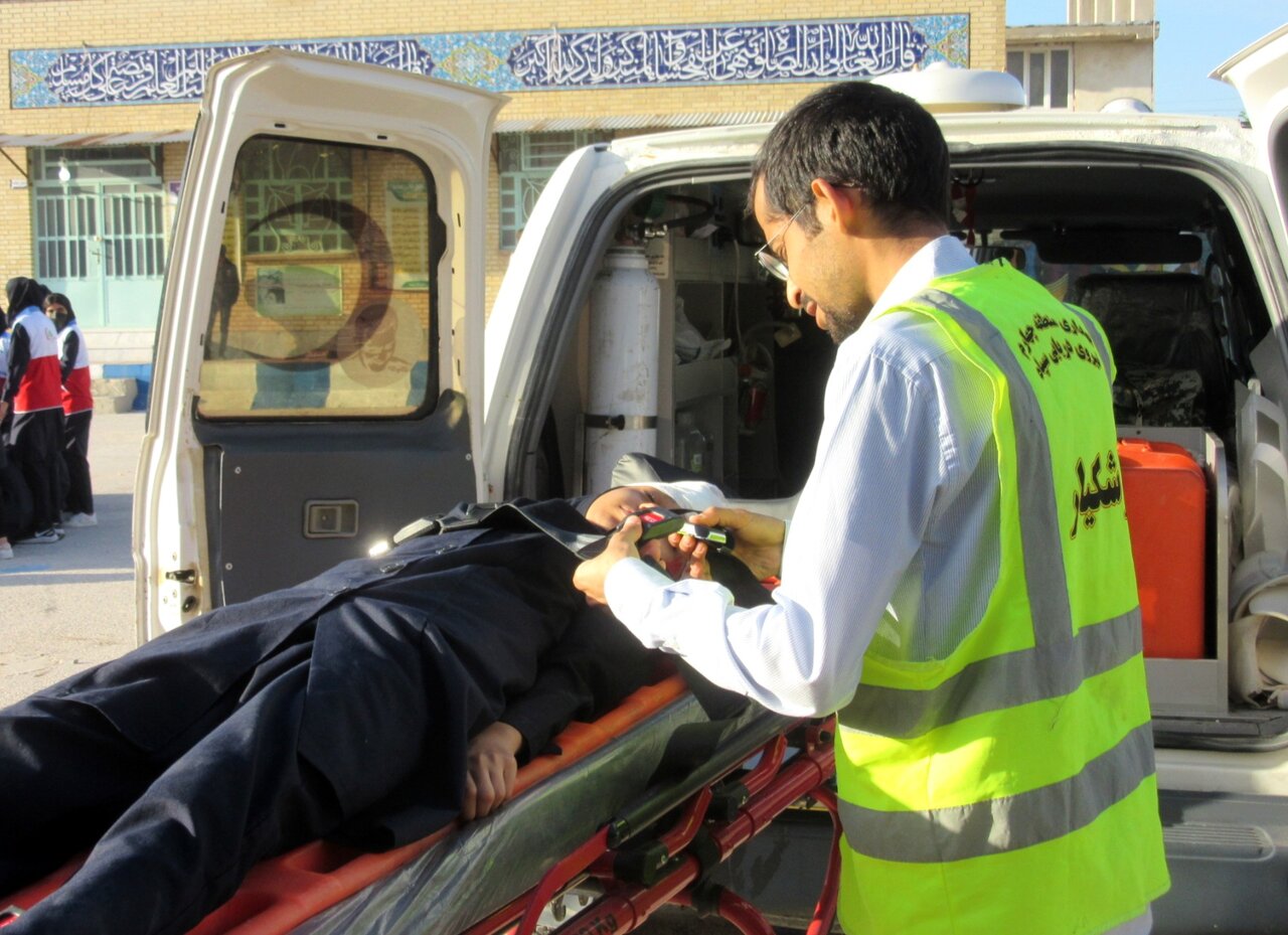 مانور زلزله در ۴۸ مدرسه شهرستان دیر برگزار شد