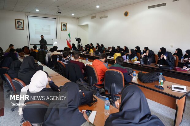 برگزاری دوره آموزشی عکاسی دانشجویی در همدان
