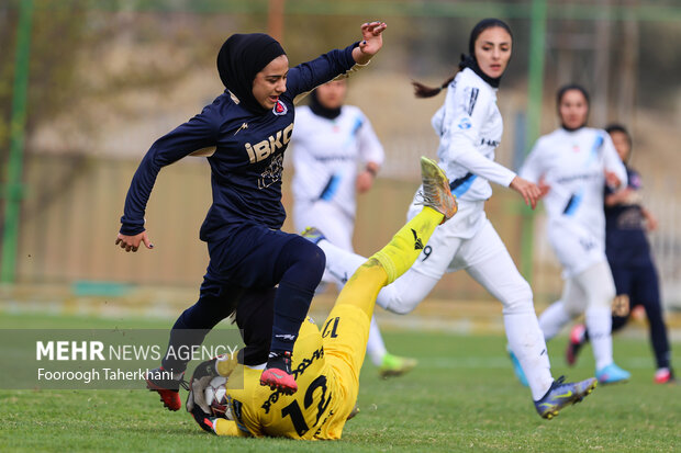 Paykan, Khatun Bam women's football teams match
