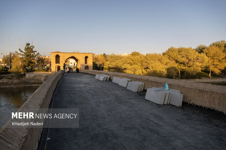 مرمت و عایق‌کاری پل باستانی شهرستان در اصفهان