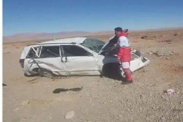 یک کشته و ۴ مصدوم بر اثر واژگونی خودرو در آزادراه شیراز – اصفهان