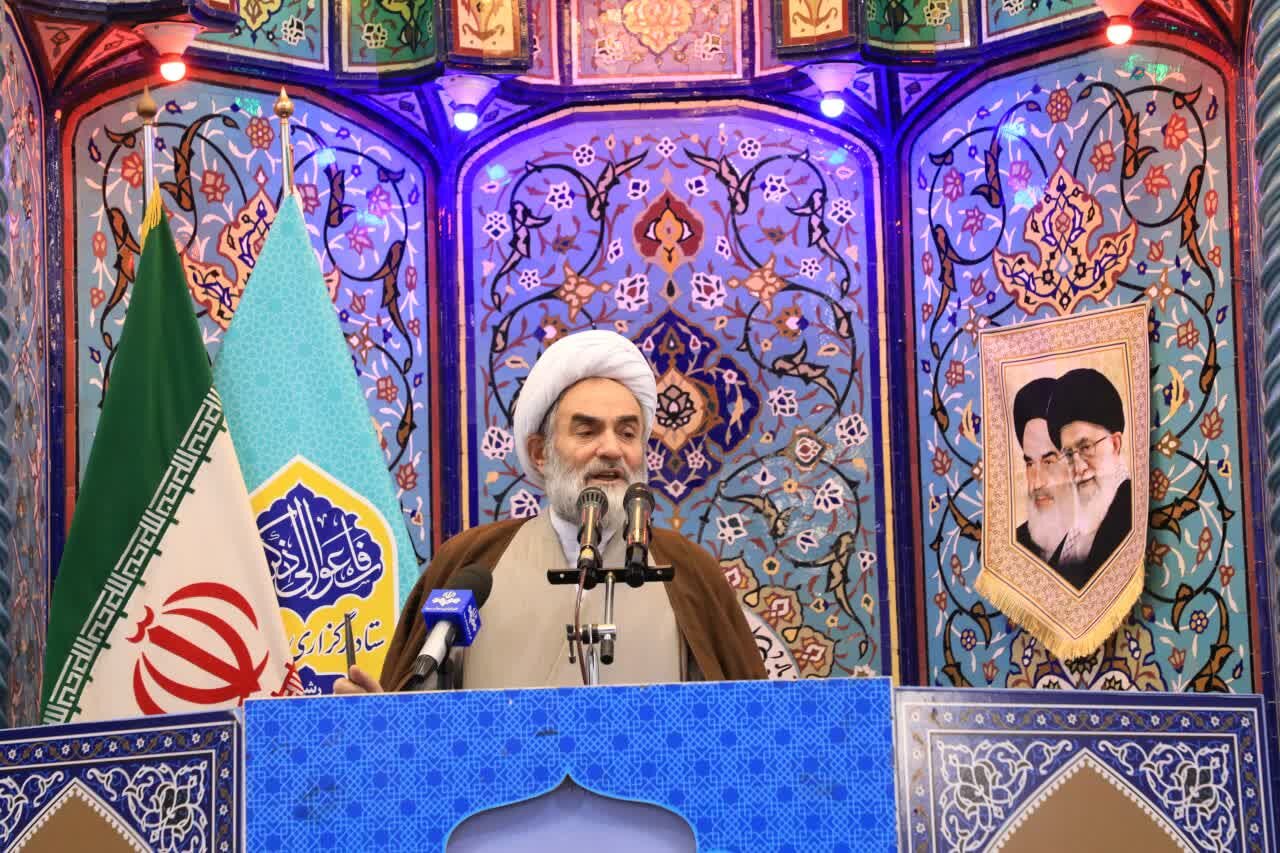 نماینده در تراز انقلاب اسلامی خود را وامدار ثروتمندان نمیکند نماینده در تراز انقلاب اسلامی خود را وامدار ثروتمندان نمیکند