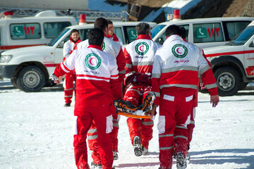 تلاش ۷ ساعته امدادگران هلال احمر برای نجات بانوی کوهنورد در ارتفاعات میل باجگان