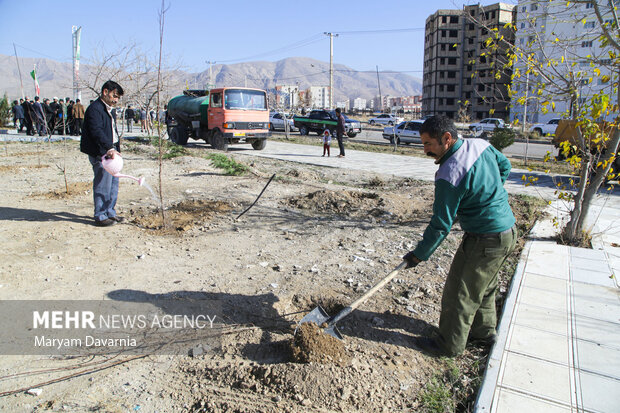 مراسم کاشت یک میلیارد نهال در شهرک گلستان بجنورد