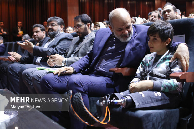 احمد وحیدی وزیر کشور در مراسم گرامیداشت روز جهانی افراد دارای معلولیت حضور دارد
