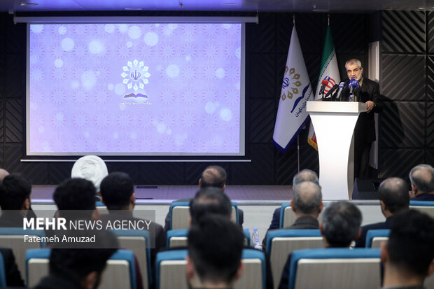 همایش بزرگداشت چهل و چهارمین سالروز تصویب قانون اساسی عصر ۱۱ آذر ماه ۱۴۰۲ با حضور عباسعلی کدخدایی، حجت الاسلام عباس کعبی نسب عضو مجلس خبرگان رهبری، هادی طحان نظیف سخنگوی شورای نگهبان برگزار شد