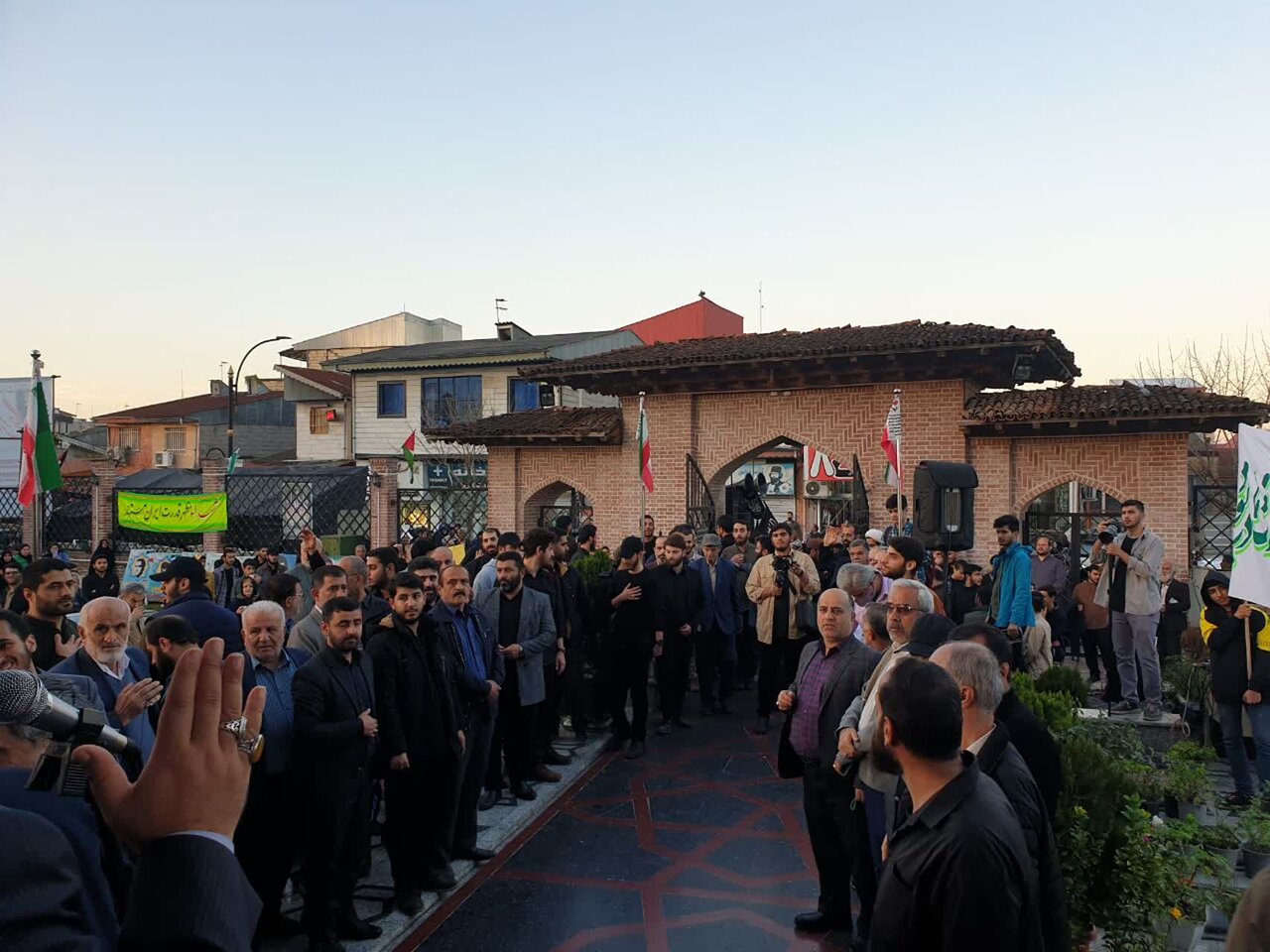 رشتوندان از سبزه میدان تا مزار میرزا کوچک پیاده روی کردند رشتوندان از سبزه میدان تا مزار میرزا کوچک پیاده روی کردند