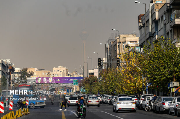 خداحافظی تهرانی‌ها با پاییز در هوای آلوده 