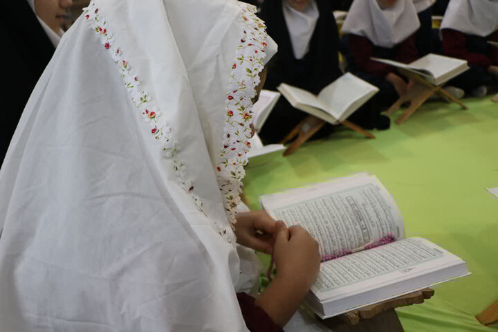 تلاوت آیات قرآن و عمل به آن راهگشای زندگی بندگان مومن است