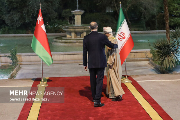 حسین امیر عبداللهیان وزیر امور خارجه کشورمان با سید بدر البوسعیدی وزیر خارجه عمان شامگاه امروز یکشنبه 12 آذر ماه 1402 دیدار و گفتگو کرد