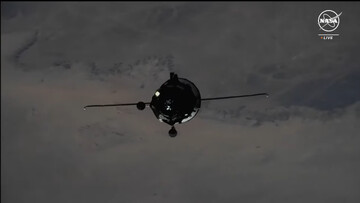 فضانوردان کپسول خارج از کنترل را به ایستگاه فضایی هدایت کردند