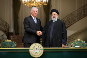 الرئيس الكوبي ووزير خارجيته يعزيان السفير الإيراني باستشهاد رئيسي