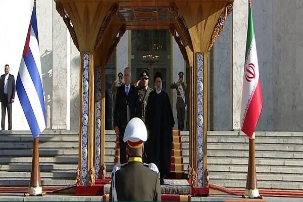 الرئيس الإيراني يستقبل نظيره الكوبي في مجمع سعد أباد التاريخي- الثقافي