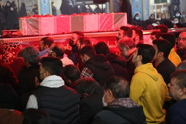 چرا شهدا را به دانشگاهها میآورند؟