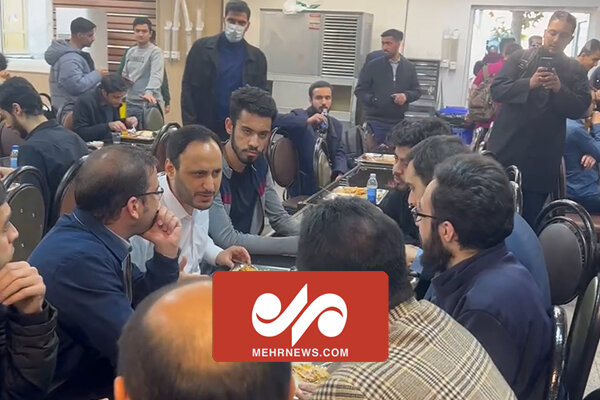 حضور سخنگوی دولت همراه دانشجویان در سلف دانشگاه امیرکبیر حضور سخنگوی دولت همراه دانشجویان در سلف دانشگاه امیرکبیر